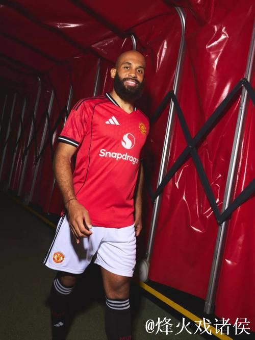 曼联谈判没有新进展,姆贝乌莫已经返回布伦特福德参加训练 曼联谈判没有新进展,姆贝乌莫已经返回布伦特福德参加训练