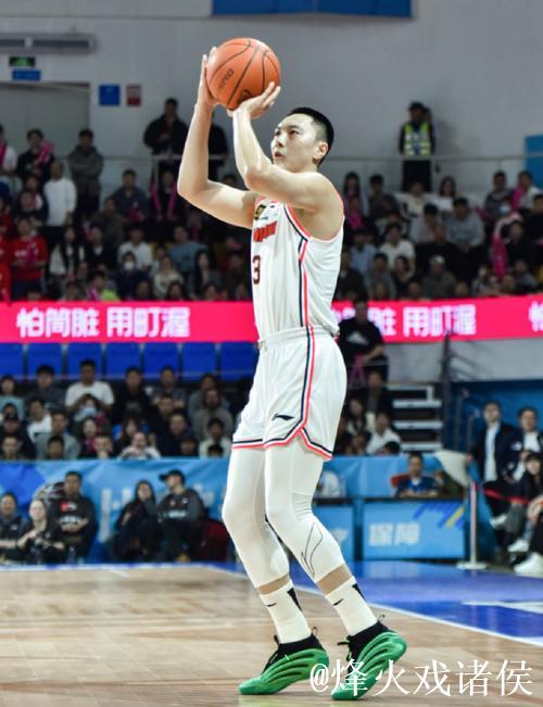 周琦21+8胡明轩20分广东大胜山东 高诗岩15分