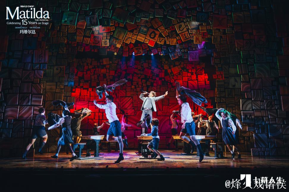 上海大剧院开启“迎新季” 近百场演出共迎佳节